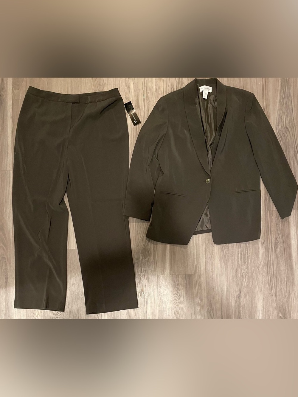 Women’s Jones New York Chocolate Pantsuit — Size 16